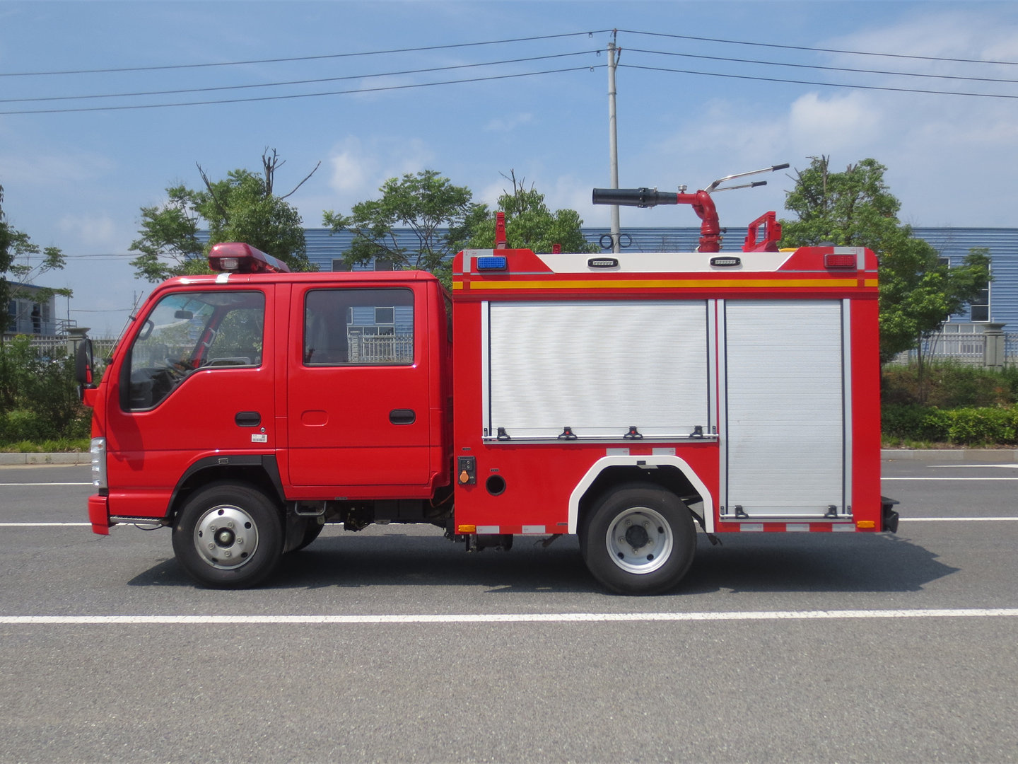 藍(lán)牌五十鈴1噸水罐消防車