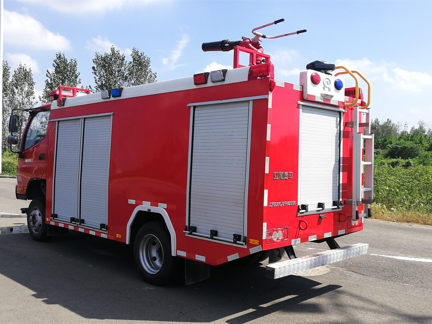 福田2.5噸水罐消防車