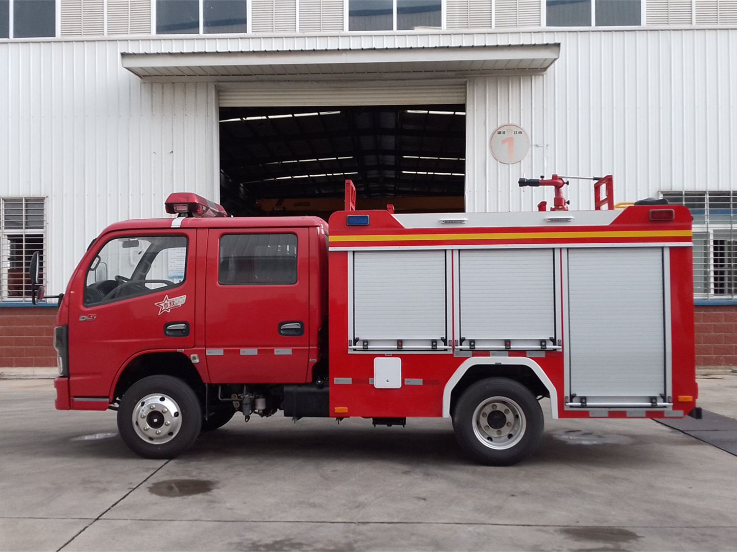 藍牌東風0.6噸雙排水罐消防車