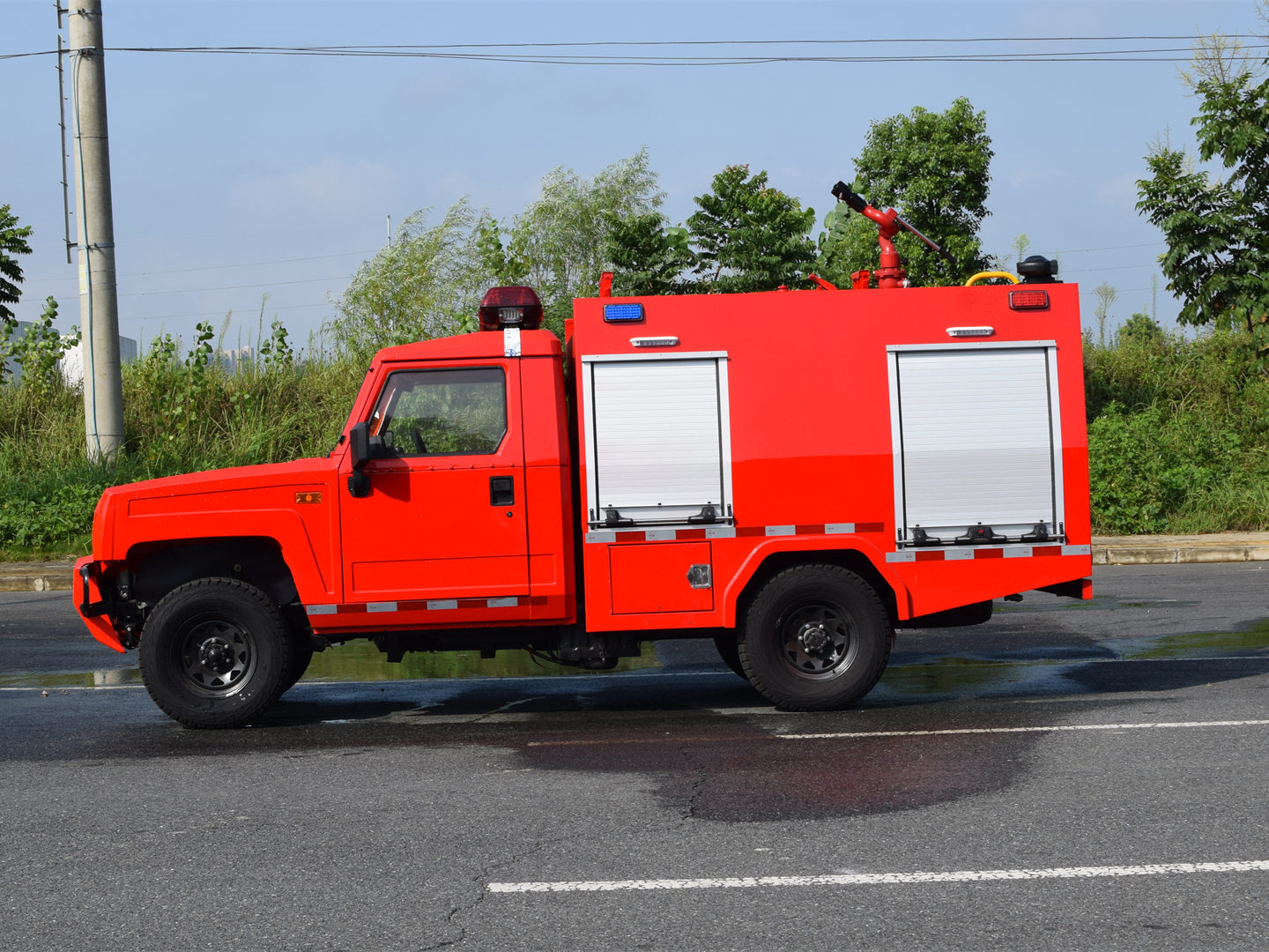 四驅(qū)1噸水罐消防車