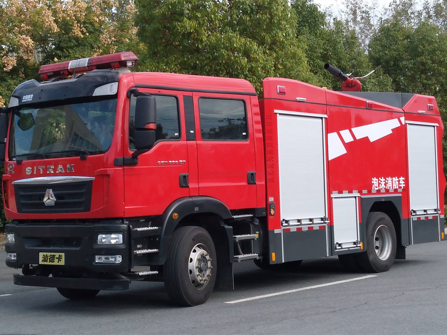 汕德卡7噸水罐消防車