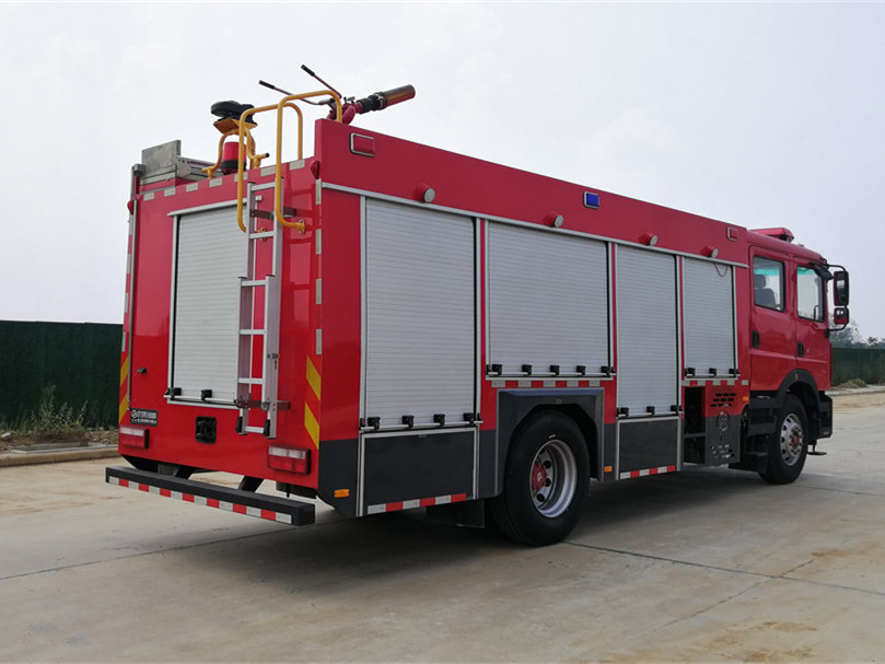 東風(fēng)8噸水罐消防車