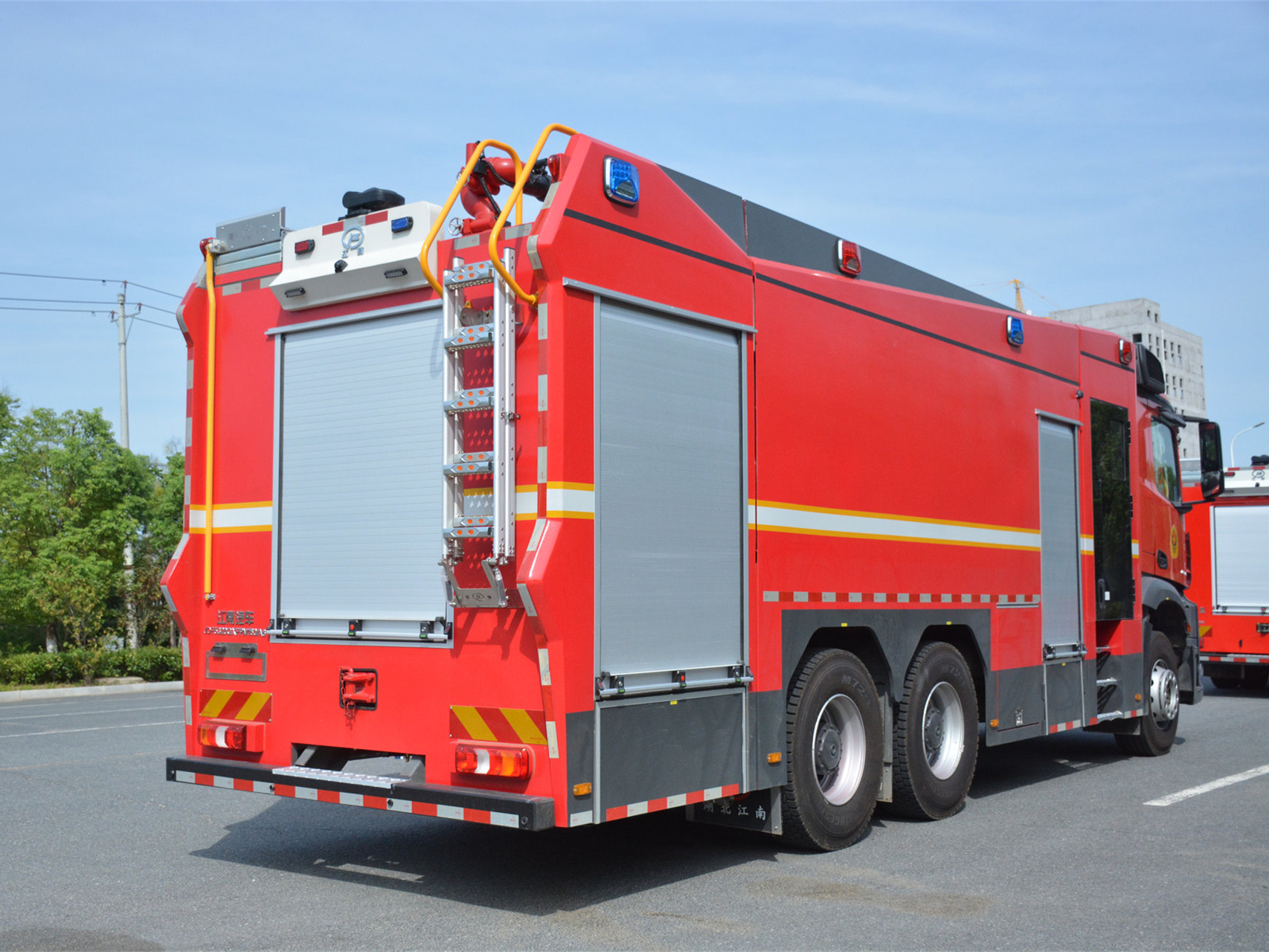 16噸奔馳泡沫消防車