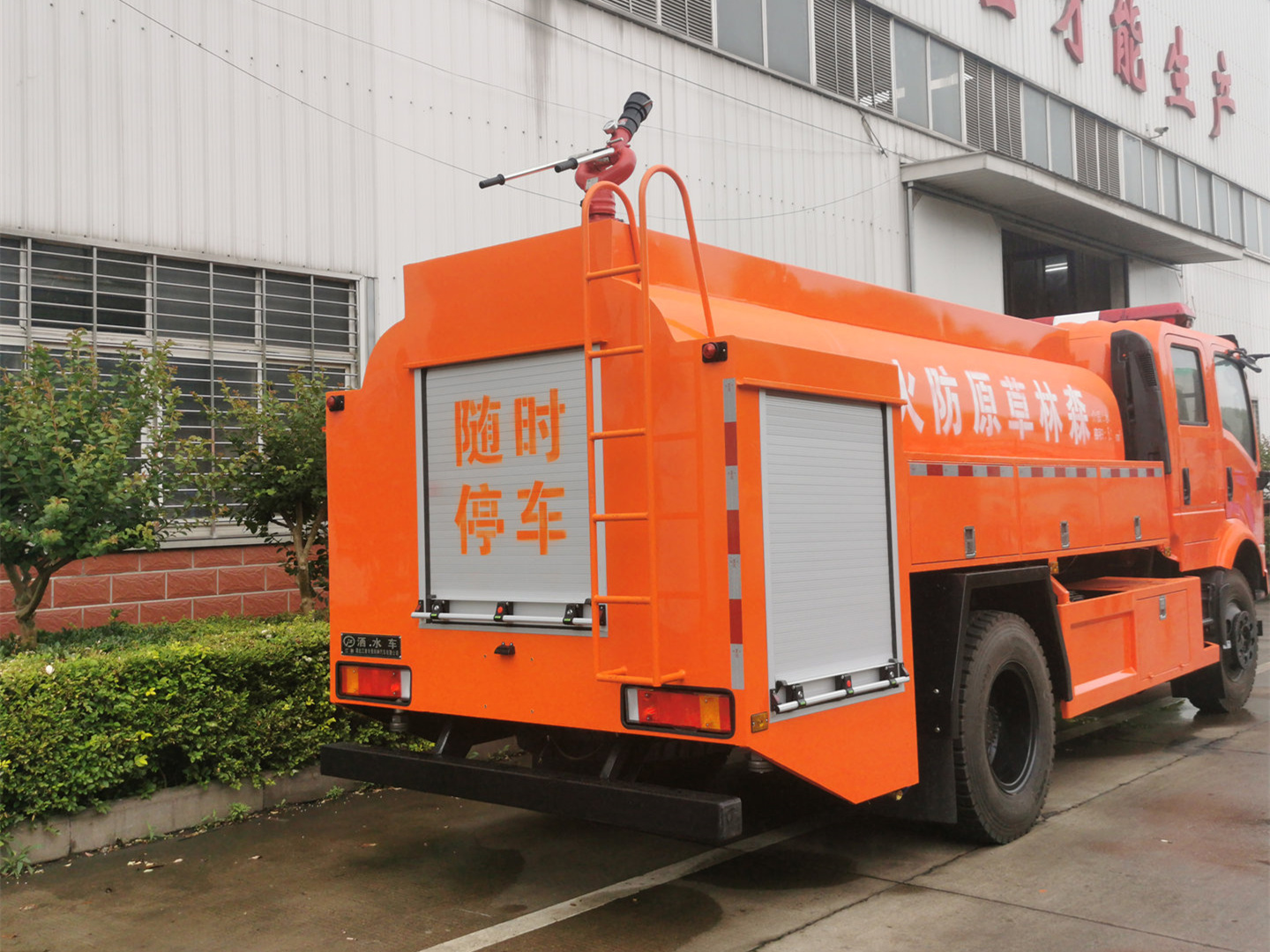 5噸四驅(qū)雙排灑水車(chē)