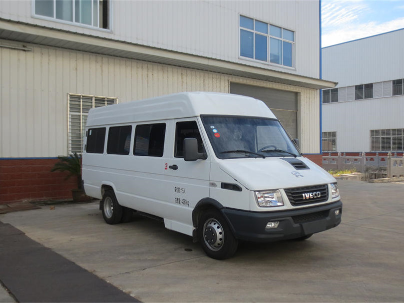 依維柯15座運兵車
