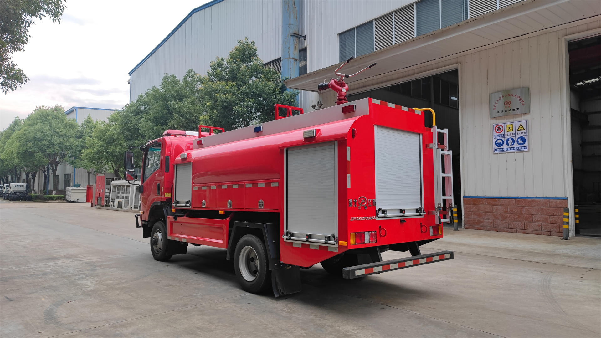 森林四驅慶鈴單排4.6噸供水車