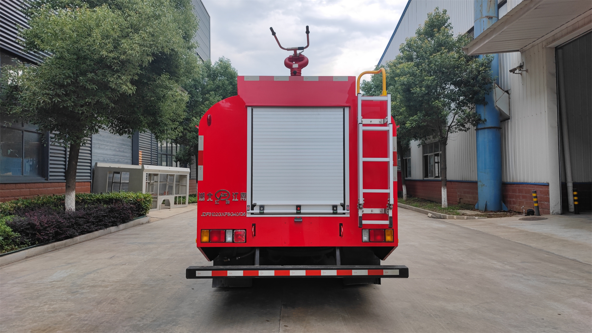 森林四驅慶鈴單排5噸供水車